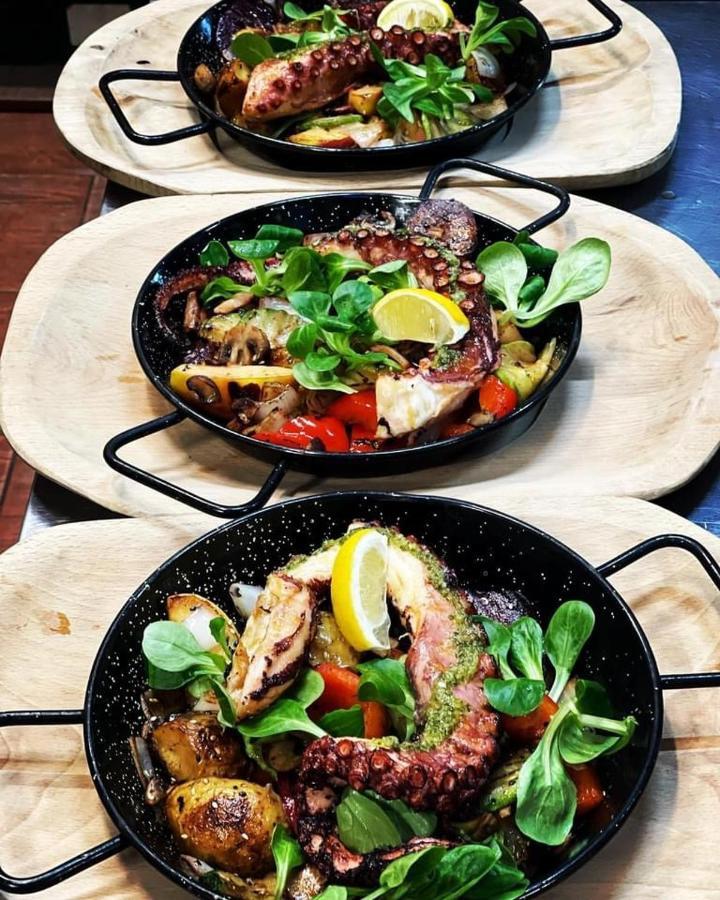 Restauracja I Noclegi Izba Rybacka W Krainie Wygaslych Wulkanow Podgorki Exterior foto