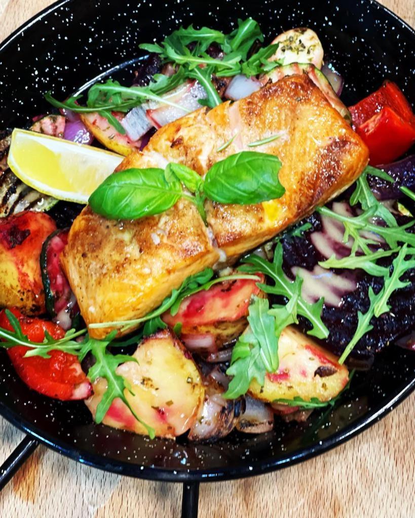 Restauracja I Noclegi Izba Rybacka W Krainie Wygaslych Wulkanow Podgorki Exterior foto